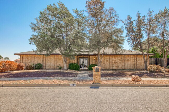 Foto del edificio - Stunning eastside rental in highly desirable area!