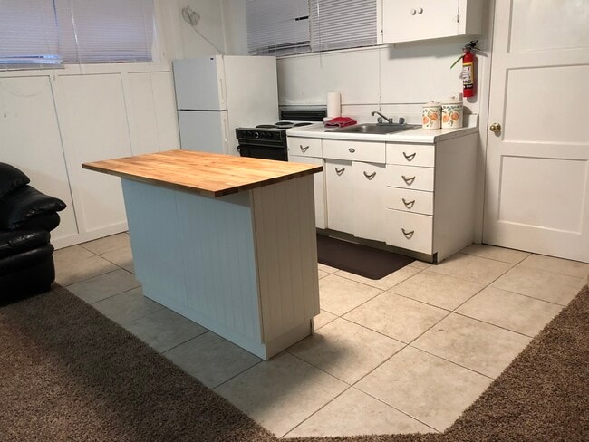 Building Photo - 305 Peasley Street, Unit 5