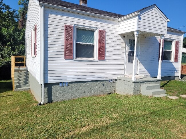 Building Photo - 1711 E Webb Ave