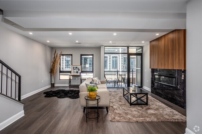 Interior Photo - 365 Frebis Ave