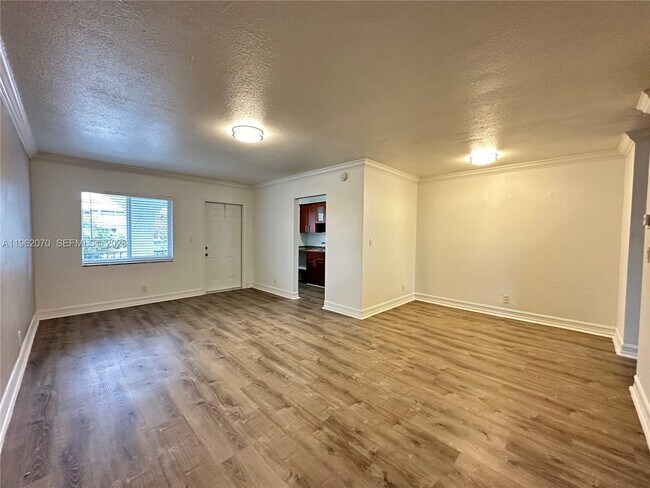 Foto del edificio - 1400 NE 56th St