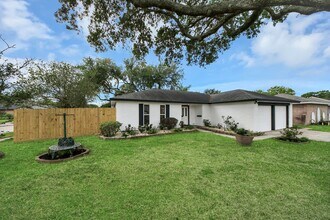 Building Photo - 16222 Forest Bend Ave