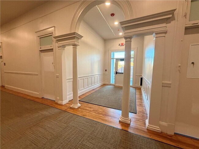 Foto del edificio - 1624 Lonsdale Ave