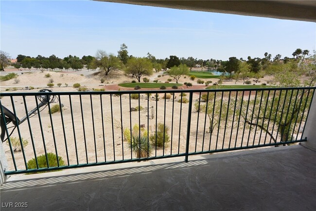 Building Photo - 7645 Rolling View Dr