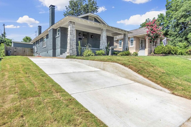 Foto del edificio - 2245 Monroe Ave