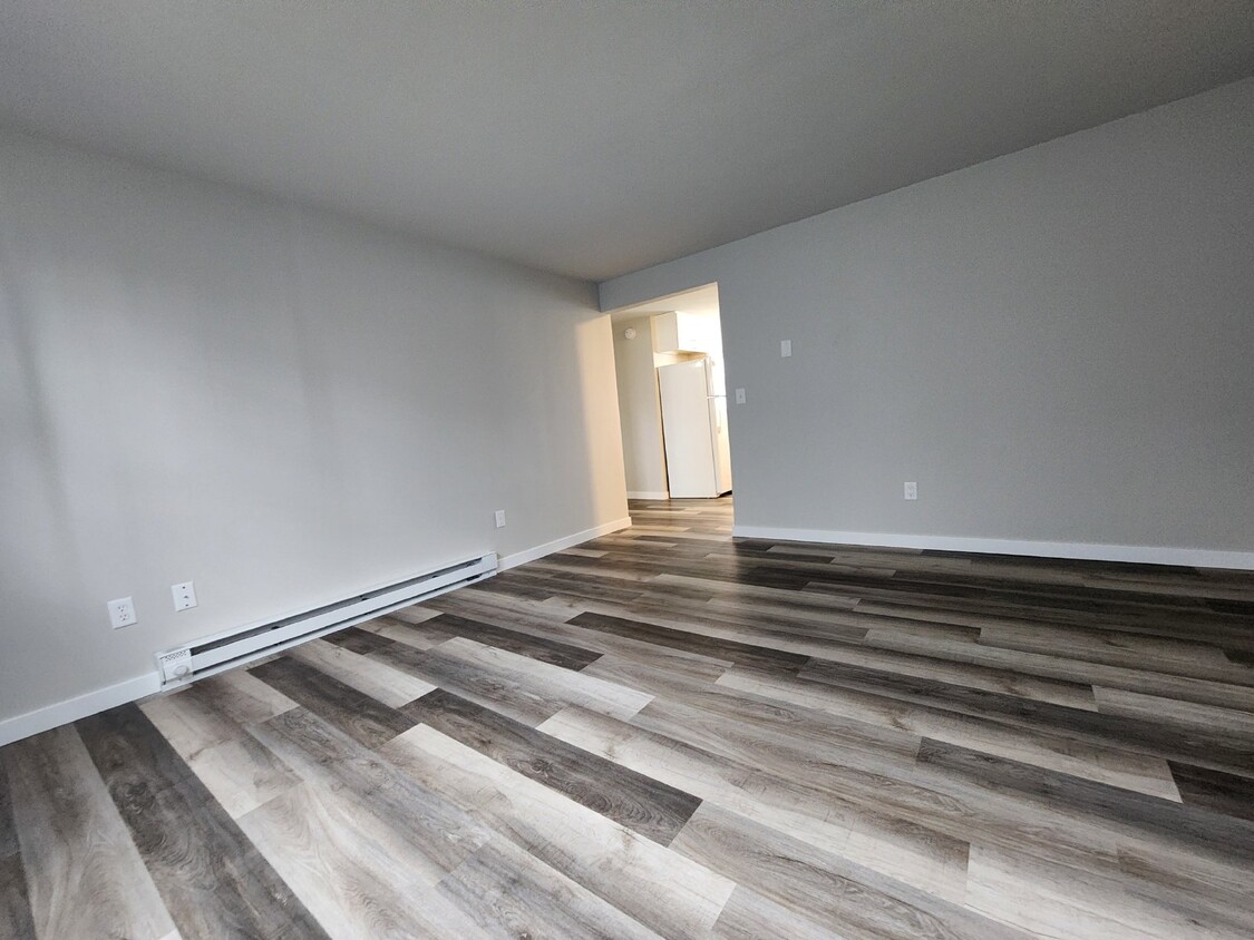Primary Photo - FREE RENT - 1 month free Updated Upper Lev...