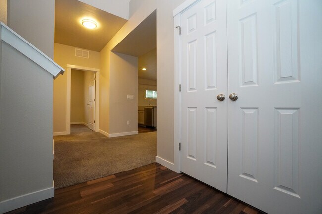 Foto del edificio - 6113 N Colosseum Ave