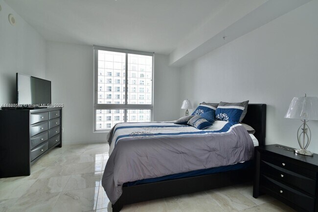Foto del edificio - 300 S Biscayne Blvd