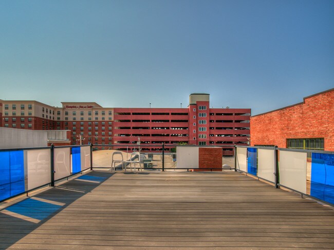 Foto del edificio - 222 E Main St