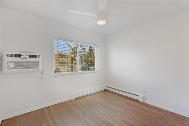 Foto del edificio - 7359 N Winchester Ave