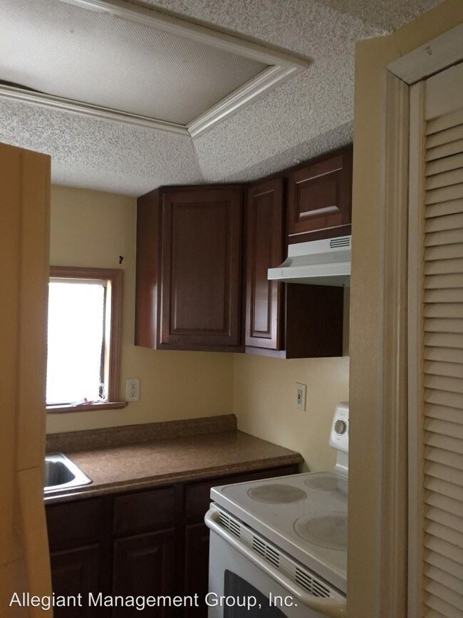 Building Photo - 3 br, 2 bath House - 616 Massachusetts Ave