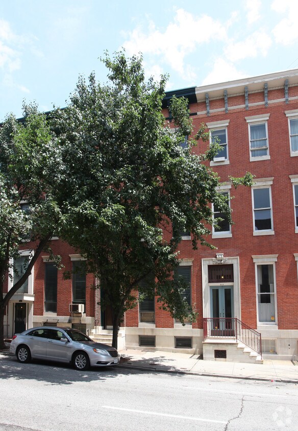 Building Photo - 921 St Paul St