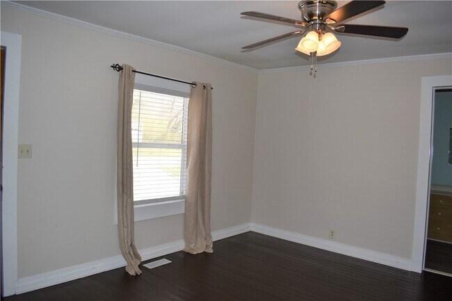 Foto del edificio - 407 Old Seneca Rd