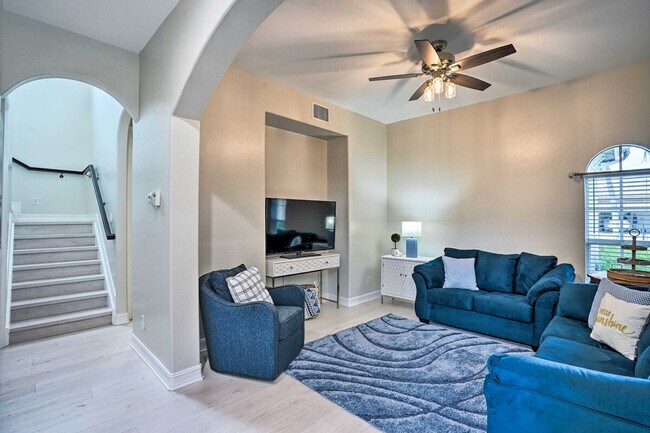 Building Photo - 6096 Dogleg Dr