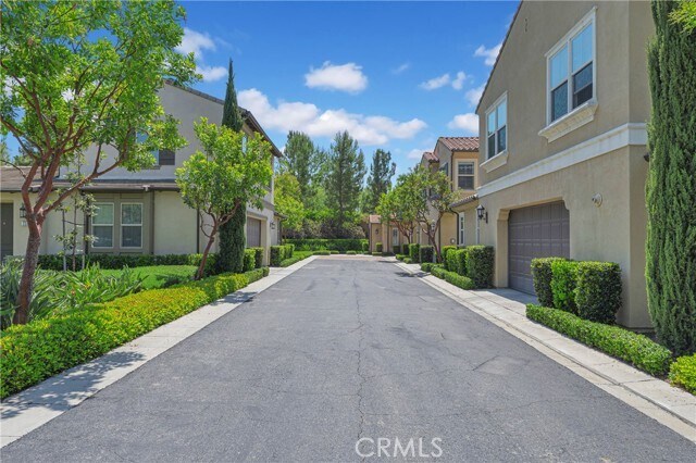 Building Photo - 230 Bright Poppy