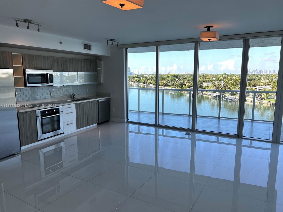 Foto principal - 6700 Indian Creek Dr