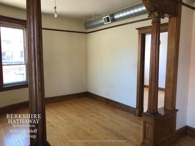 Foto del edificio - 2100 W Division St