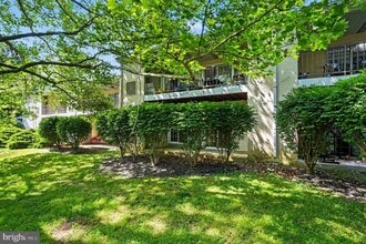 Building Photo - 205 Valley Stream Ln
