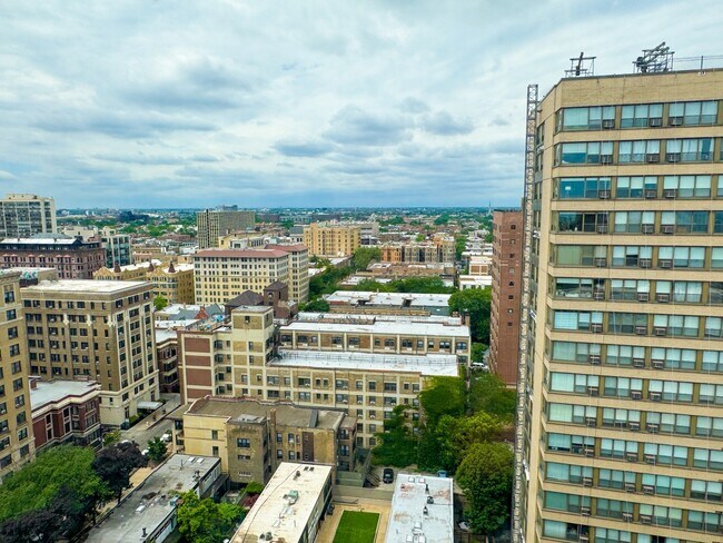 Foto del edificio - 2909 N Sheridan Rd