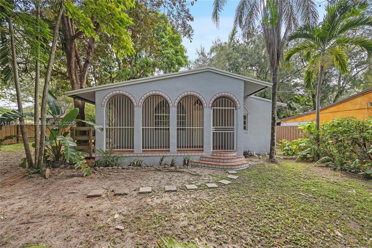Primary Photo - 7041 SW 63rd Ct