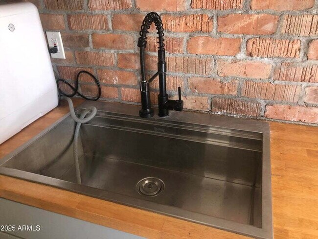 Foto del edificio - 2 Story Townhouse,  3 Bedroom, 1 Bathroom,...