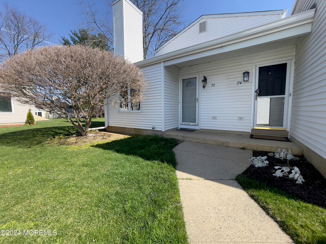 Primary Photo - 72 Greenwood Dr