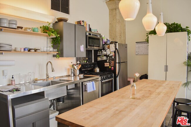 Foto del edificio - 315 E 8th St