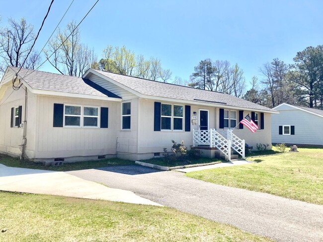 Building Photo - 3 Bedroom Home with a Bonus in Northwoods