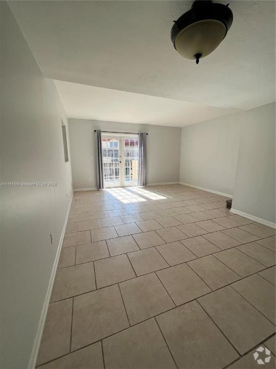 Spanish Trace Condominiums Gated Apartments for Rent Miami, FL 5