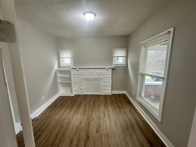 Building Photo - 1311 W 33rd St
