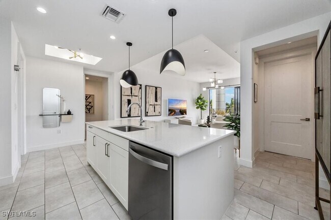 Foto del edificio - 1111 Central Ave