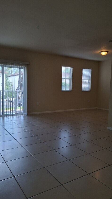 Foto principal - 8760 NW 97th Ave