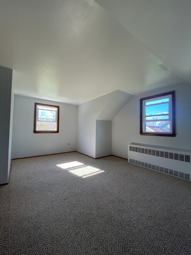 Building Photo - 511 5th St