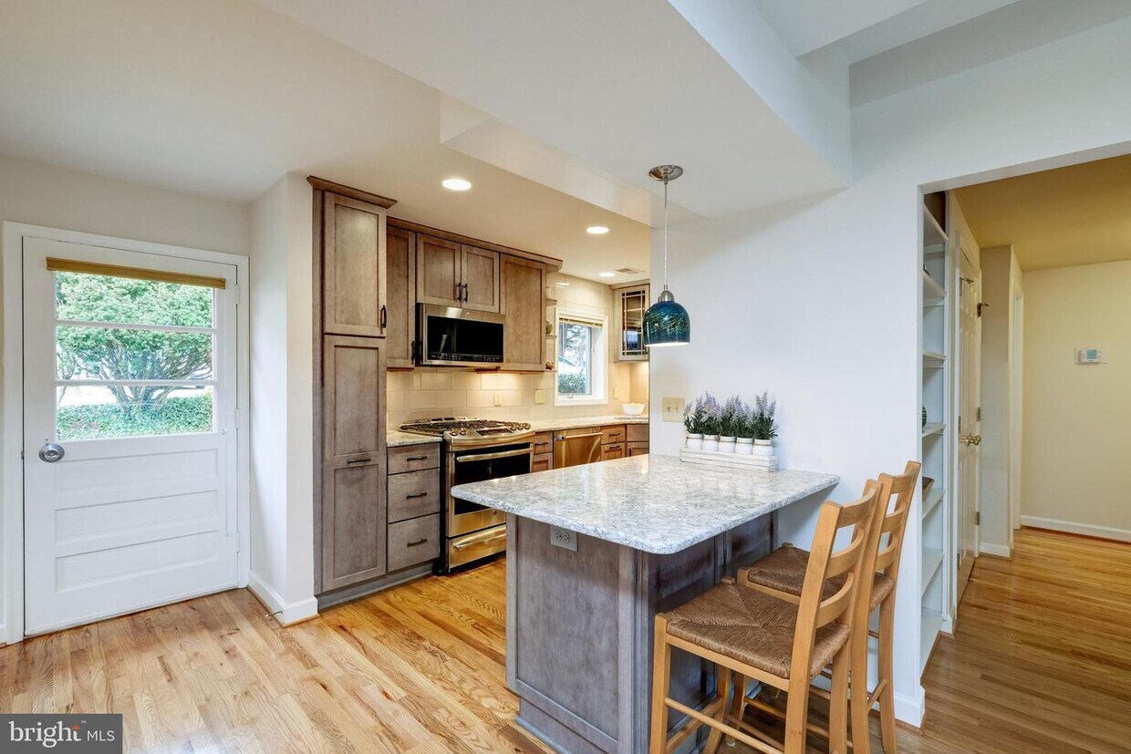 6417 83rd Pl, Cabin John, MD 20818 House Rental in Cabin John, MD