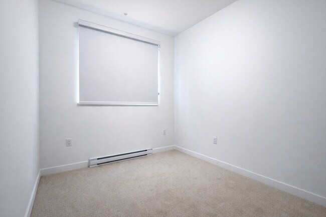 Photo du bâtiment - 13777-1375A 75a Ave