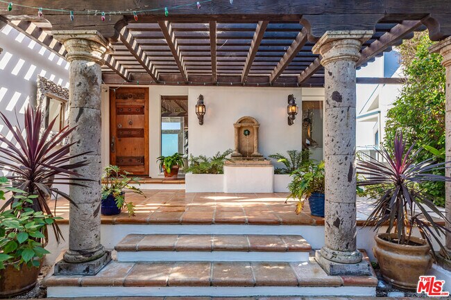 Foto del edificio - 24408 Malibu Rd