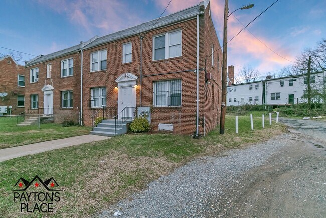 Foto del edificio - 324 34th St SE