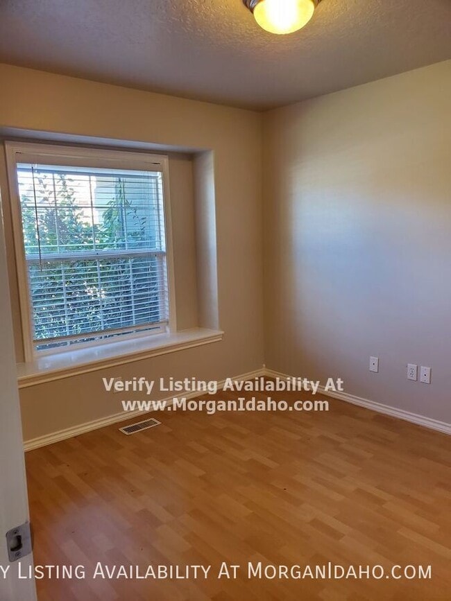 Building Photo - 4231 E English Dr