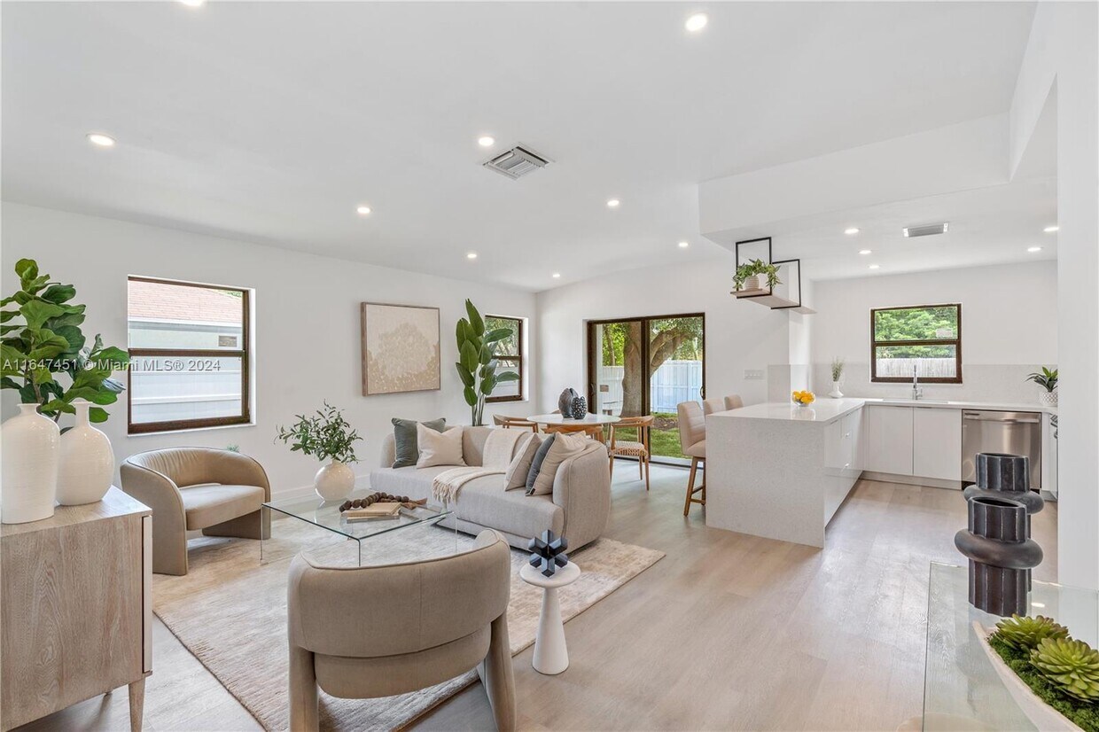 Foto principal - 355 NW 5th Ave