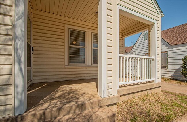 Building Photo - 2705 Marigold Ave