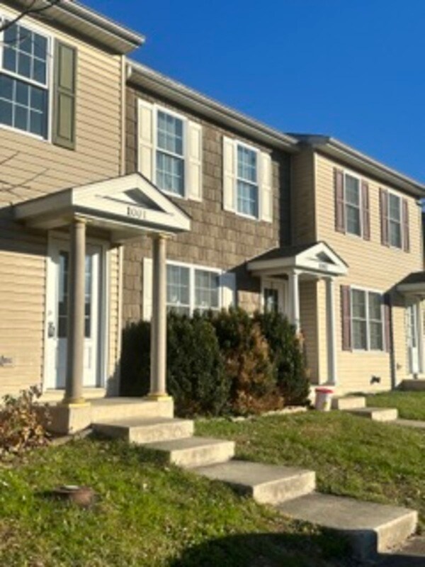 Building Photo - 1001 Fairway Gardens Dr