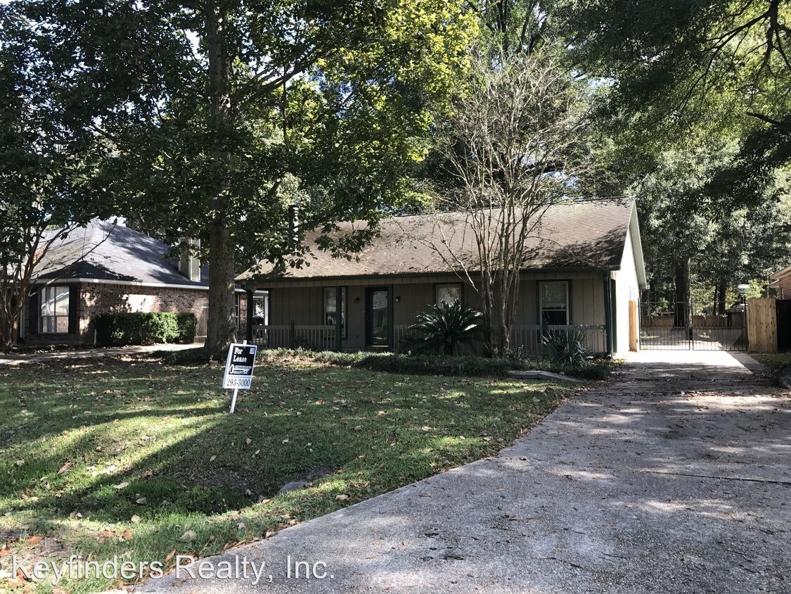 3 br, 2 bath House 10742 Sugar Pine Drive House Rental in Greenwell