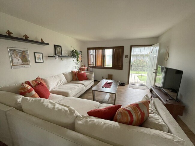 Foto del edificio - Beautiful single story 3 bedroom w/2 parki...