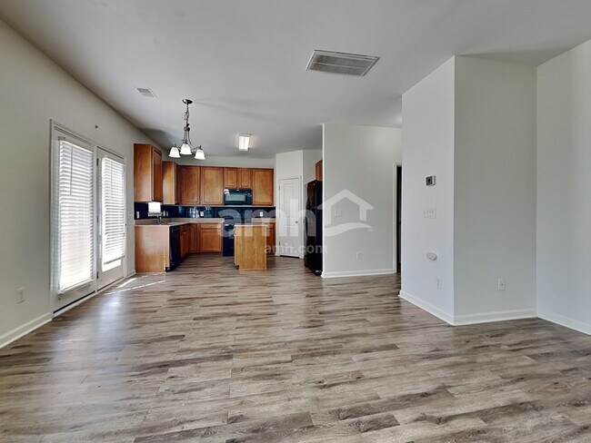 Building Photo - 407 Pine Hill Ln