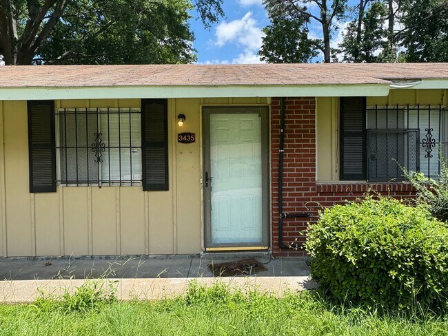 Building Photo - 3 Bed/1.5 Bath in Westland Plaza