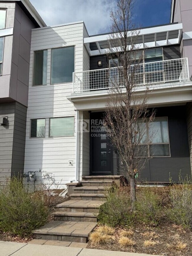 Building Photo - 5545 Valentia St