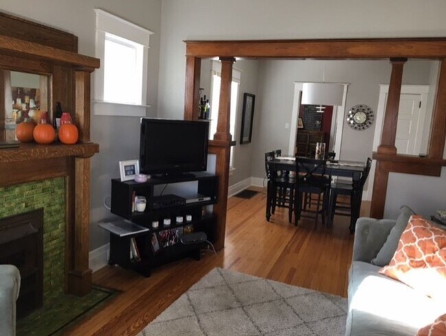 Foto del edificio - Beautifully updated duplex in Denver’s Whittier neighborhood directly across from Fuller and Fred...