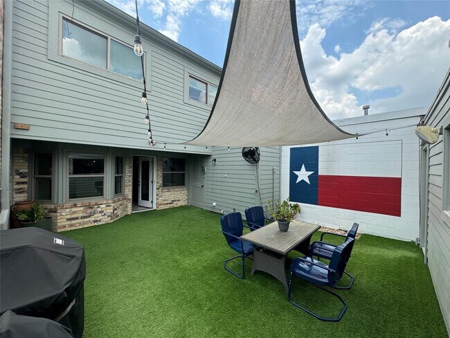 Building Photo - 6500 Gambier Ln