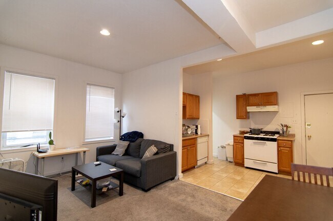 Foto del edificio - PACKARD'S CORNER 2-bed H + HW SEPT 2025