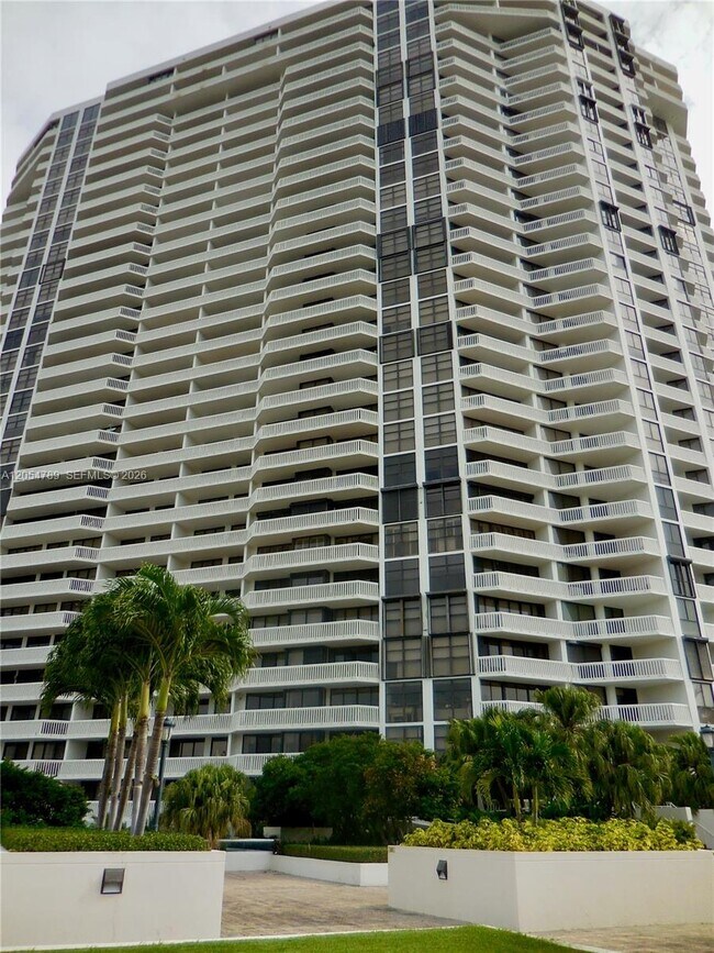 Building Photo - 1000 E Island Blvd